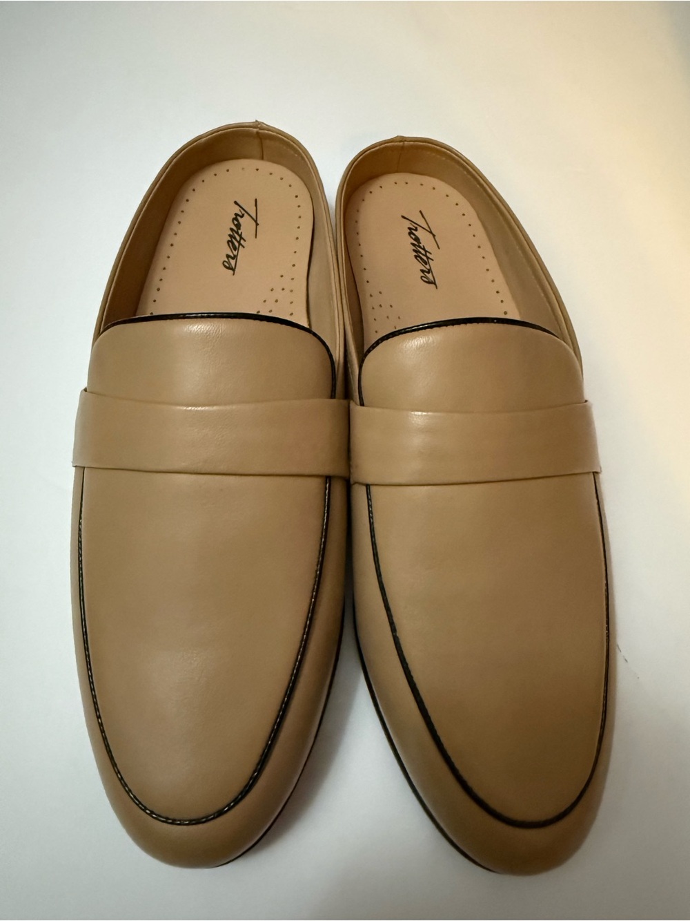 Trotters Women's Tan Slip-On Penny Loafers